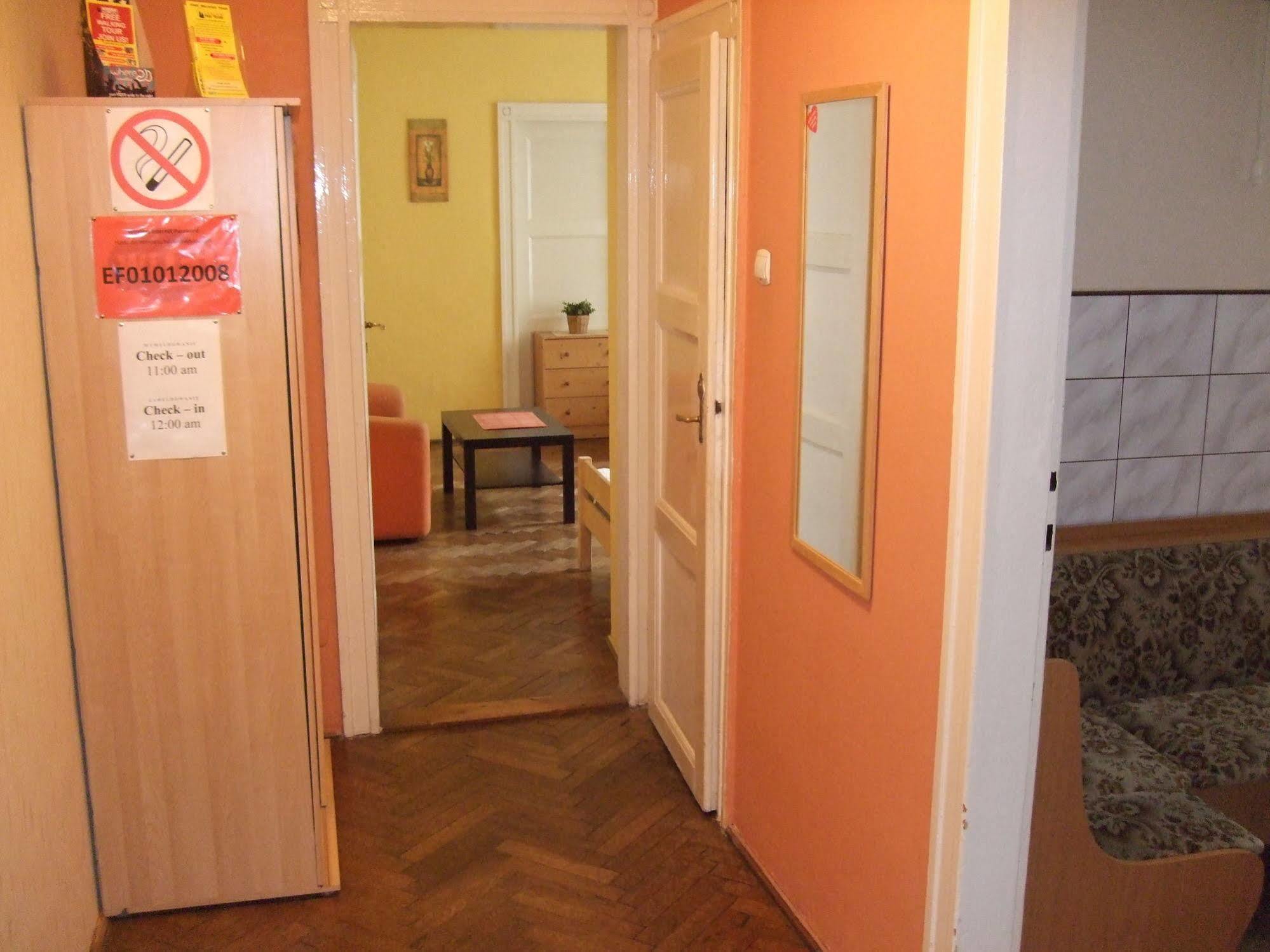 Old Walls Hostel 크라쿠프 외부 사진